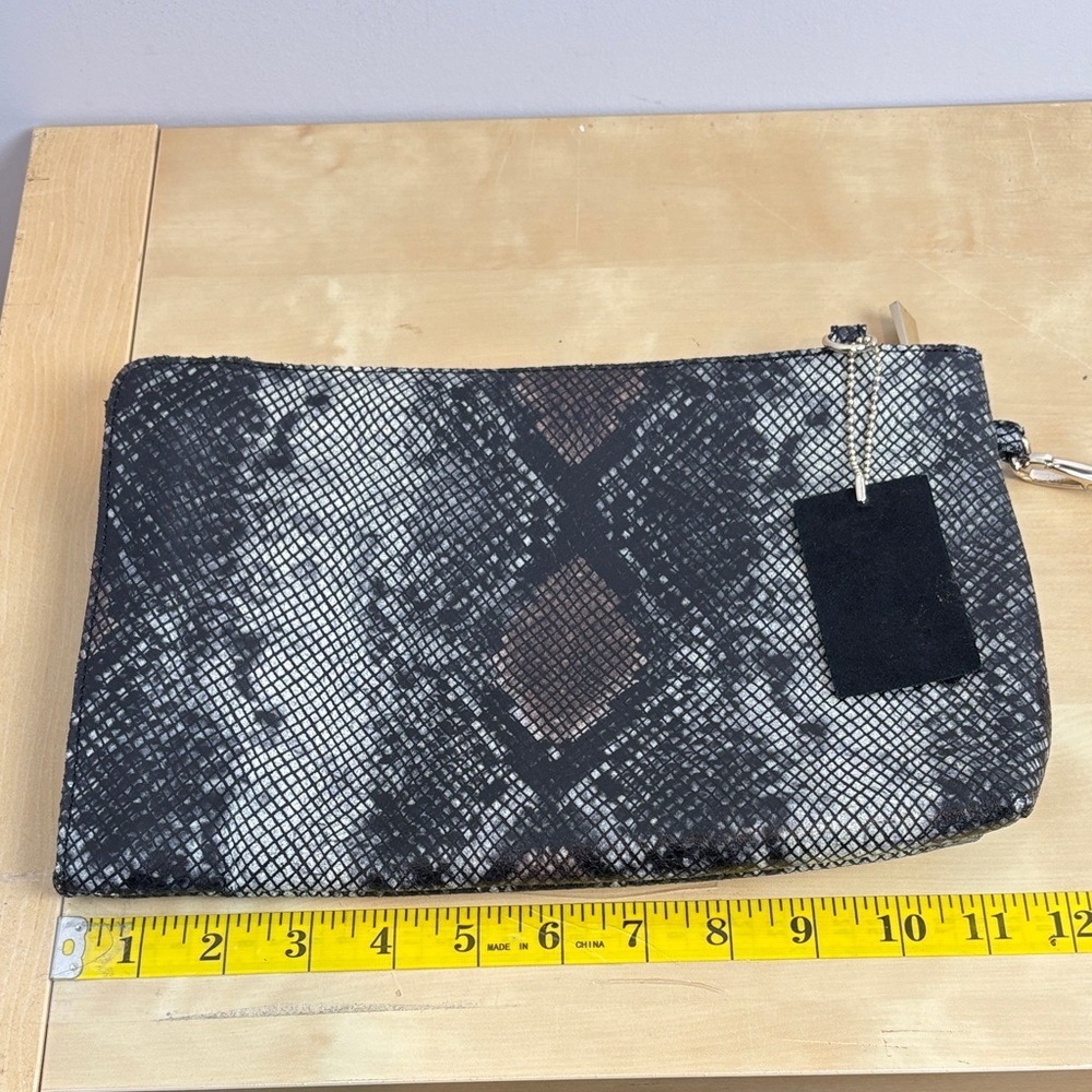 Danier leather Snakeskin oversized Wristlet - Picture 9 of 10